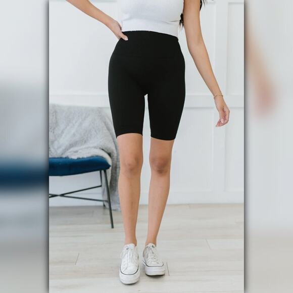 ♥ 668 ♥ (OS) Hold Me Tight High-Waisted Compression Black Biker Shorts - Picture 3 of 11